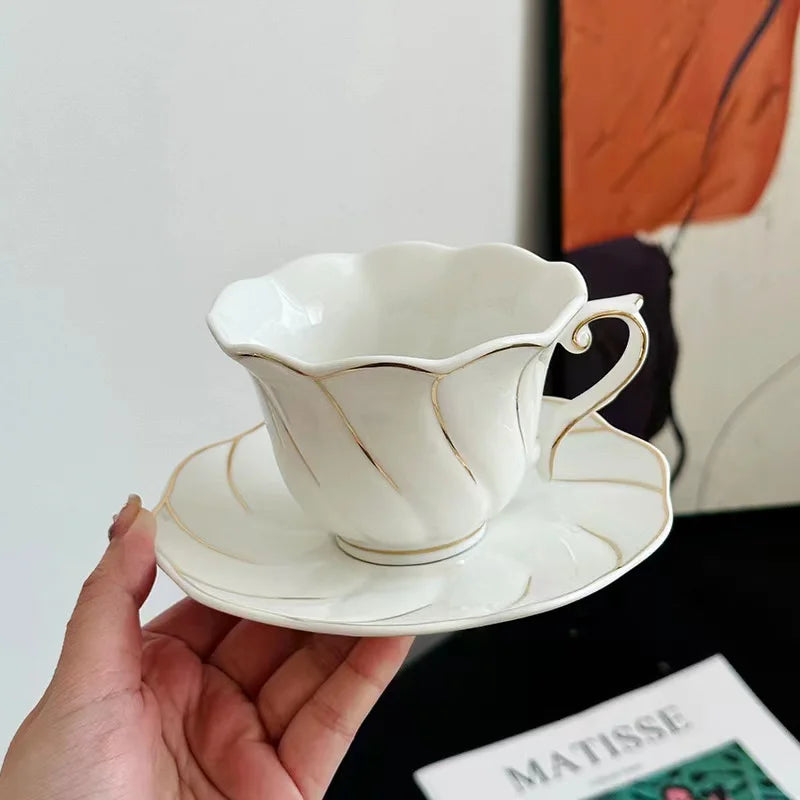 Exquisite Europe Noble Bone China Coffee Cup Saucer And Spoon Set with Gold Ceramic Cappuccino Afternoon Tea Cup.