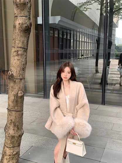 Grauer Wollmantel mit Krawatten-Taillenkollektion für Damen im Herbst und Winter 2024, neuer langärmeliger, lockerer High-End-Cape-Mantel, mittellanges Oberteil