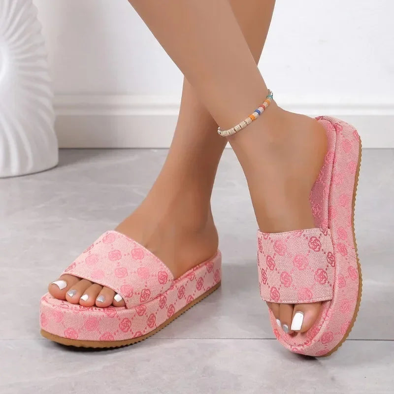 Women Platform Slippers Women Shoes Designer Flat Sandals Outdoor Floral Sandals Ladies Beach Shoes Sandalias For women.