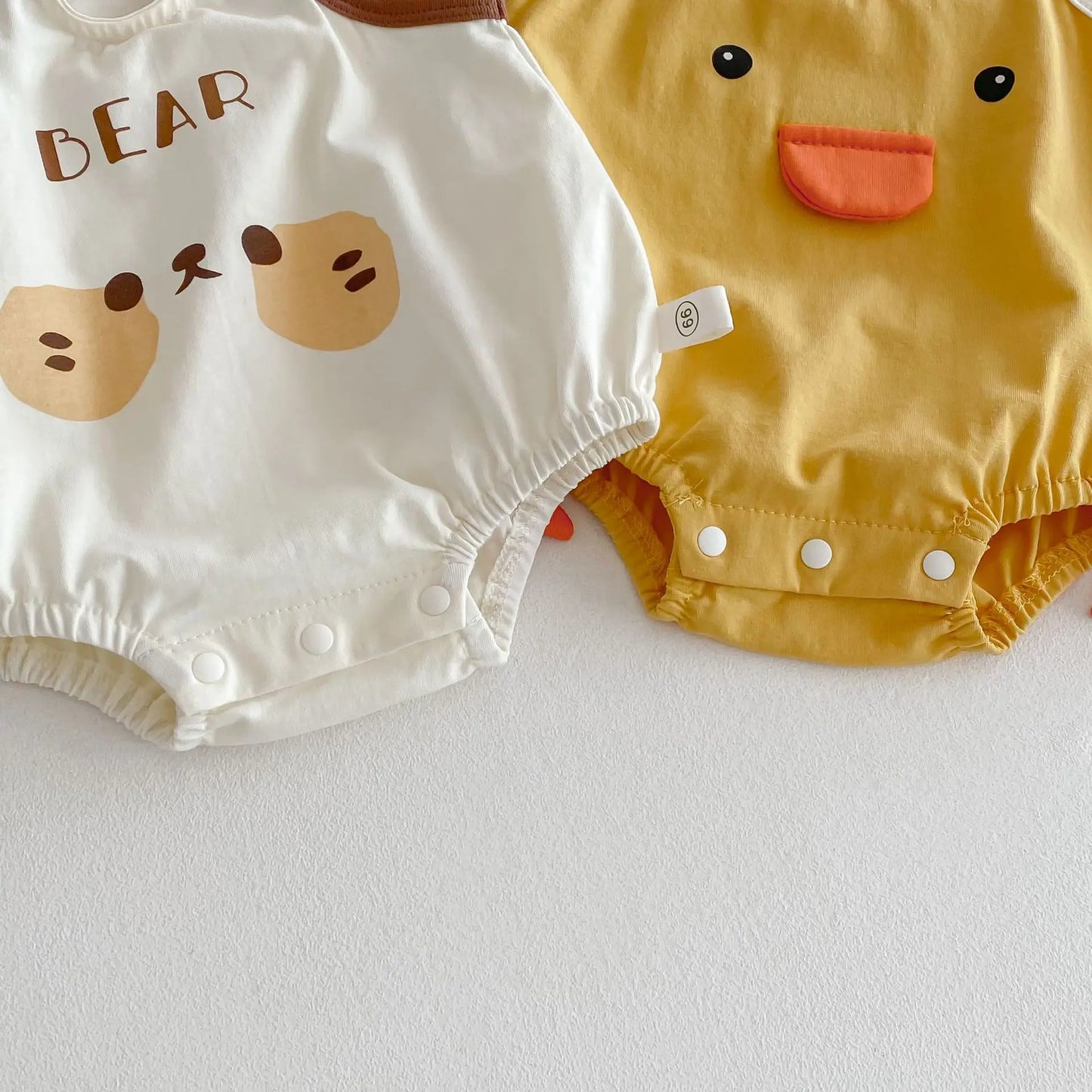 0–2 Jahre Baby-Strampler aus Baumwolle mit Tier-Cartoon-Motiv – bezaubernde Enten- und Bären-Designs – weich und bequem für Babykleidung.