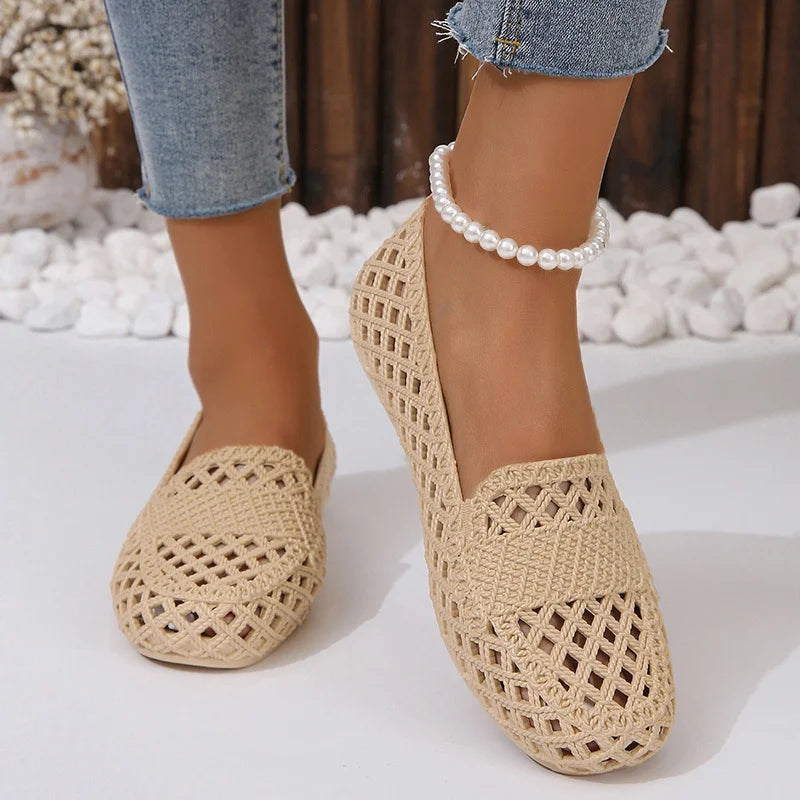 New Summer Style Fashionable and Comfortable Flat-soled Casual Outer Wear Non-slip Fashionable Toe-cap Sandals for Women.