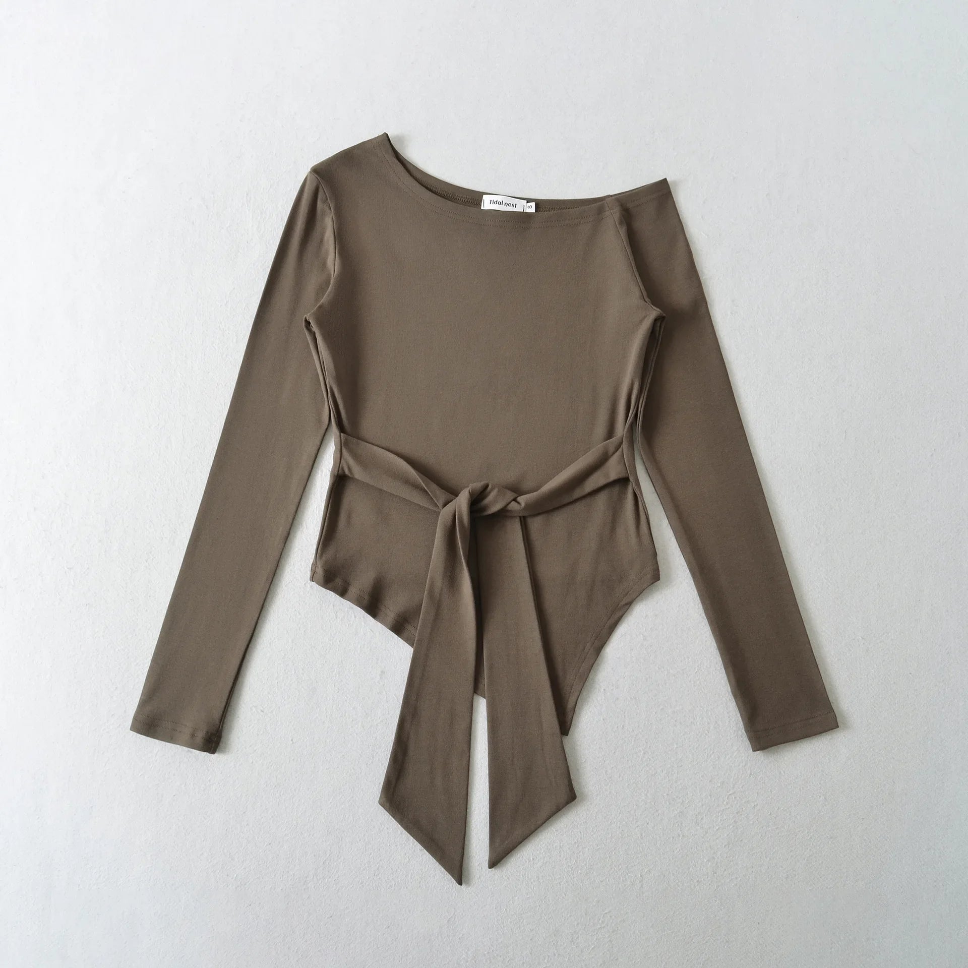 Sexy Long Sleeve T-Shirt Women's Waist Cinched Shoulder Bared Strap Design Autumn 2025 Irregular Halter Neck Top for Trendy Girl.