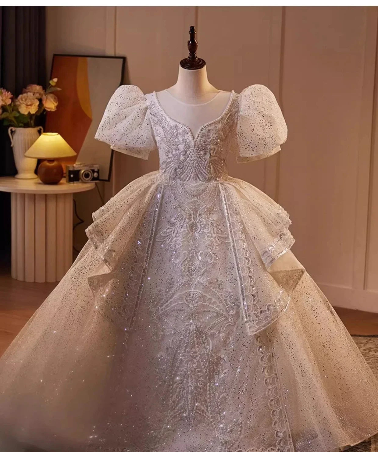 2025 Mädchen Neue Mode Prinzessin Kleid Große Kinder Weiß Klavier Leistung Puffy FormalParty WearParty Tragen Kleid Host Outfit Geburtstag.