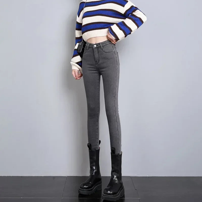 Frauen Thermische Dünne Jeans Mom Winter Warme Plüsch Stretch Jeans Dame Fleece Schnee Denim Hosen Student Bleistift Gerade Bein Hosen.