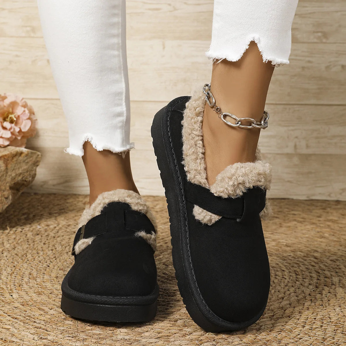 New 2025 Winter Women's Boots Plush Fashion Retro Bean Shoes Cotton Women's Flat Sole Slippers Platform Women Boots.