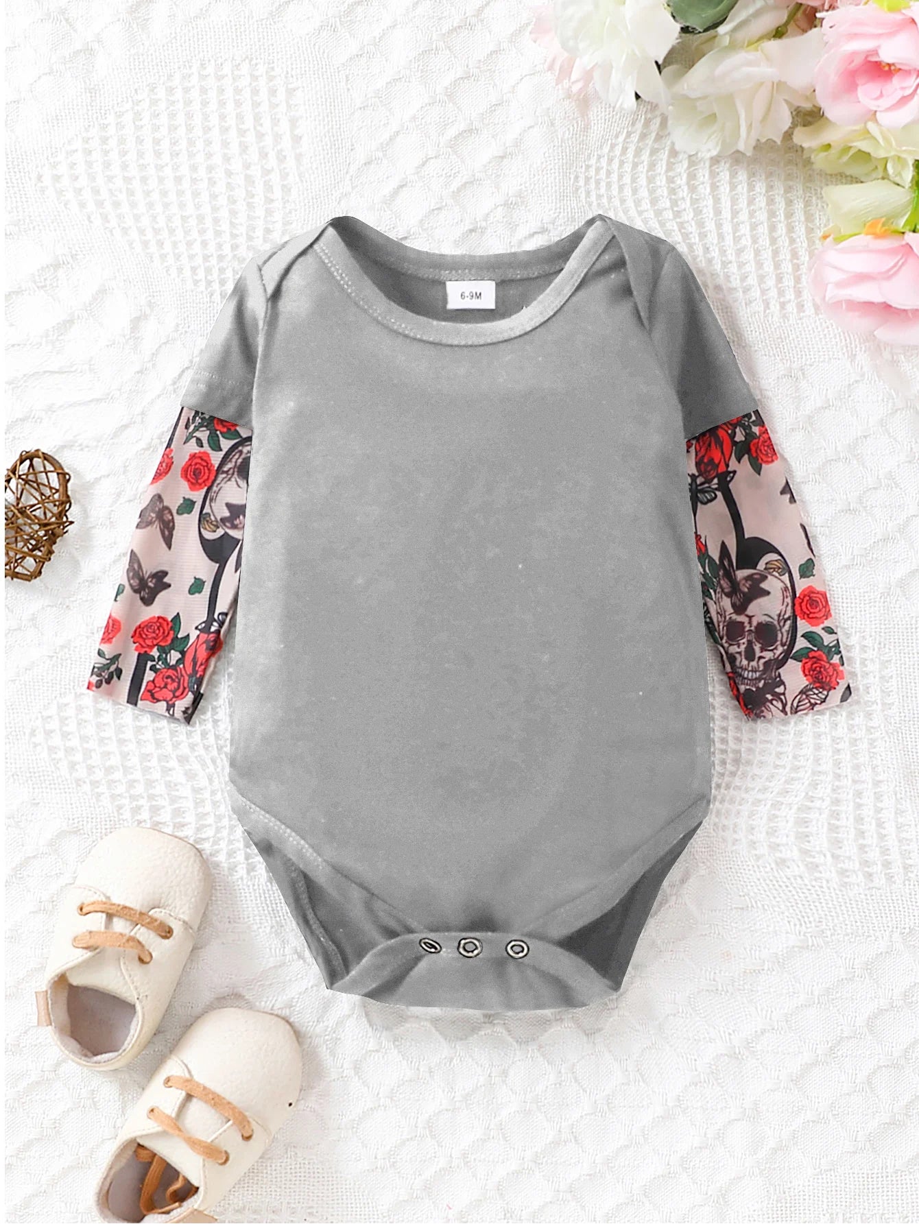 Sommer Baby Boy Kleidung Body suits Mode Neugeborenen Stram pler gefälschte zwei tätowierte Ärmel Baumwolle bequeme Baby Bodysuit Einteiler.