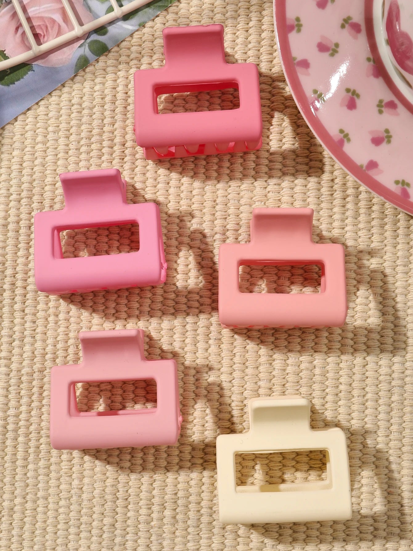 4 Pack Medium Small Hair Clips for Women, Claw Clips for Thick Thin Hair, Strong Hold Square Jaw Clips.
