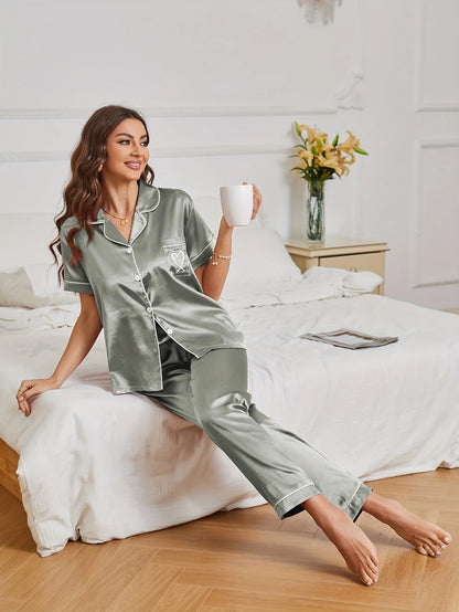 Pyjama-Set aus Satin mit Herz-Stickerei, lässig, kurzärmelig, Knopfleiste, Reverskragen, Oberteil und Hose, Damen-Nachtwäsche.