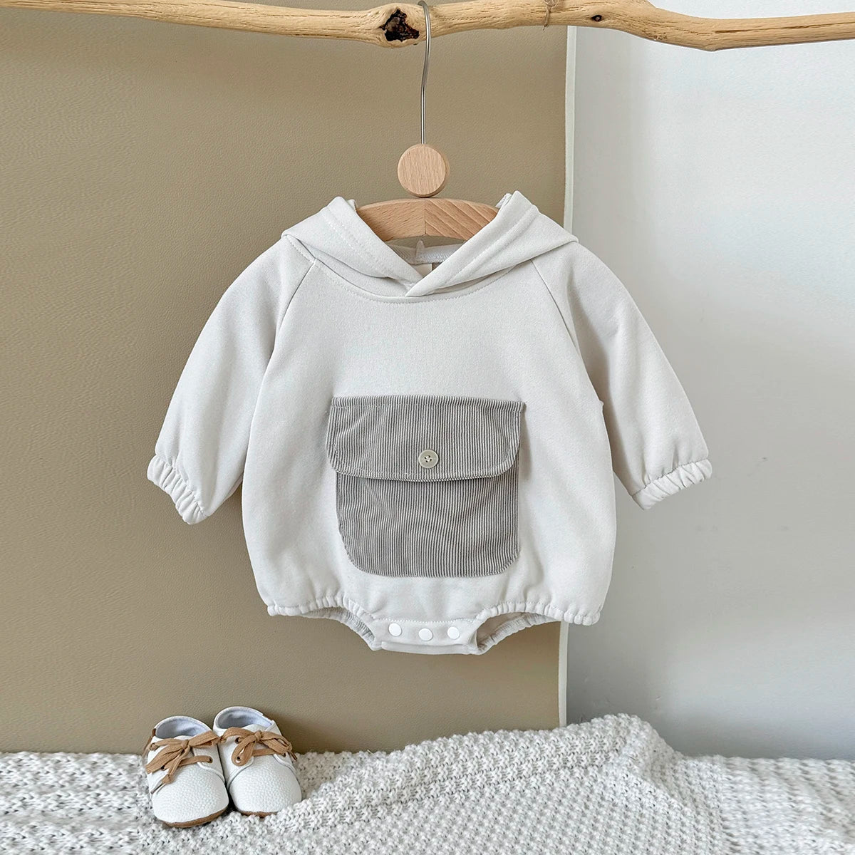 Herbst Neue Baby Minimalistischen Hoodie Lange Ärmel Große Tasche Klettern Kleidung Baby Neugeborenen Artikel Bodys & Einteiler.