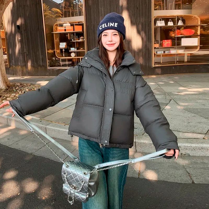 2024 Winter Neue frauen Unten Baumwolle Gefütterte Jacken Stilvolle Mit Kapuze Einfarbig Casual Verdicken Warme Lose anliegende kurze Mäntel.