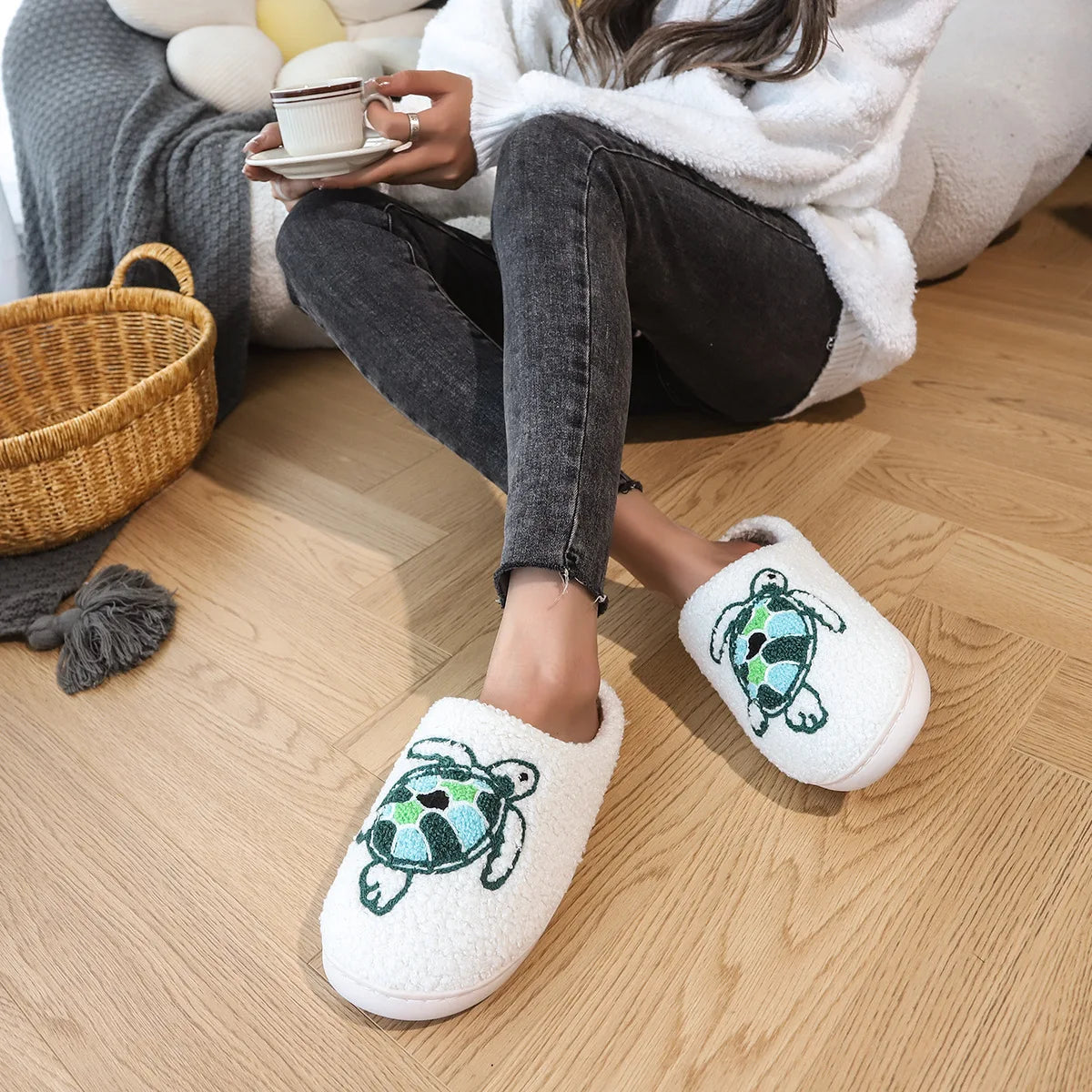 Smile PoP Cute Women Slippers Indoor Fuzzy Women House Slippers Classic Cartoon Casual Home Shoes Warm Bedroom  Animals Shoes.