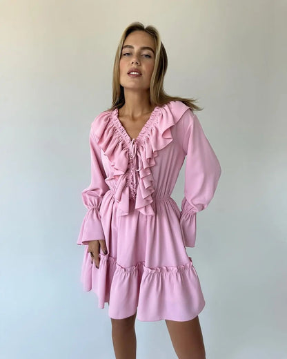 Glänzendes gekräuseltes weißes Mini kleid mit V-Ausschnitt, weibliches Patchwork, langärmliges, elegantes Verband-Mode kleid, hoch tailliertes Schnür kleid für Frauen