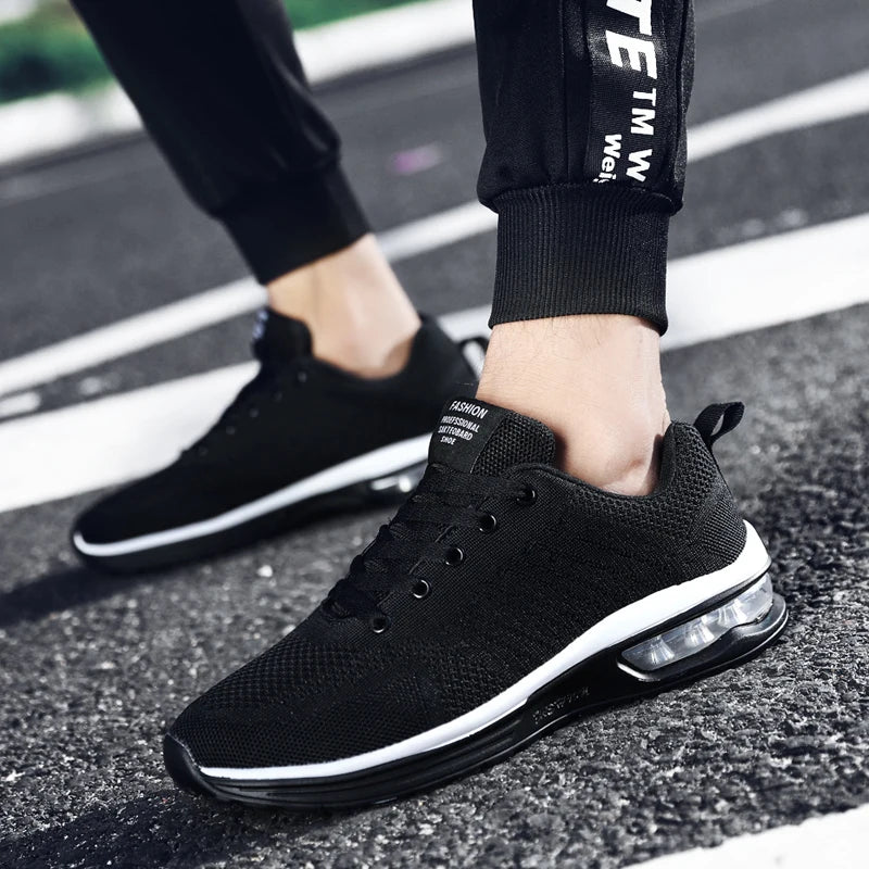 Men's and women's light casual sneakers Breathable mesh surface classic fashion lace-up walking and running shoes sneakers.