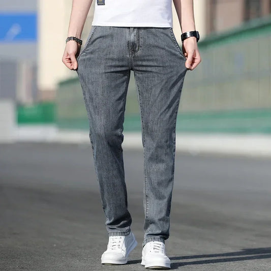 2025 sommer Neue männer Lose Grau Jeans Mode Lässig Stretch Gerade bein Denim Hosen Männlich Hellblau männer Hosen.