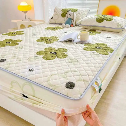 Quilted Mattress Cover 150x200cm - Thick Skin-Friendly Fitted Sheet, 매트리스커버 Breathable Bed Covers (Pillowcase Sold Separately)