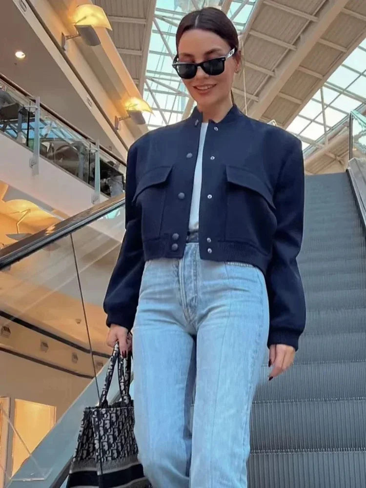 1PCS Frau Bomber Jacke Mantel Weiß Herbst Winter Taste Baseball Aviator Gestellte Jacken für Frauen Langarm Crop Oberbekleidung.