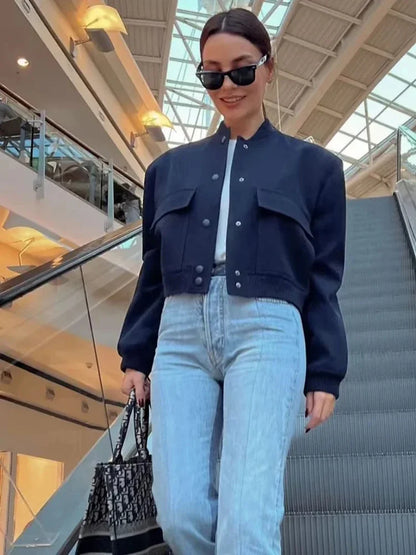 1PCS Frau Bomber Jacke Mantel Weiß Herbst Winter Taste Baseball Aviator Gestellte Jacken für Frauen Langarm Crop Oberbekleidung.