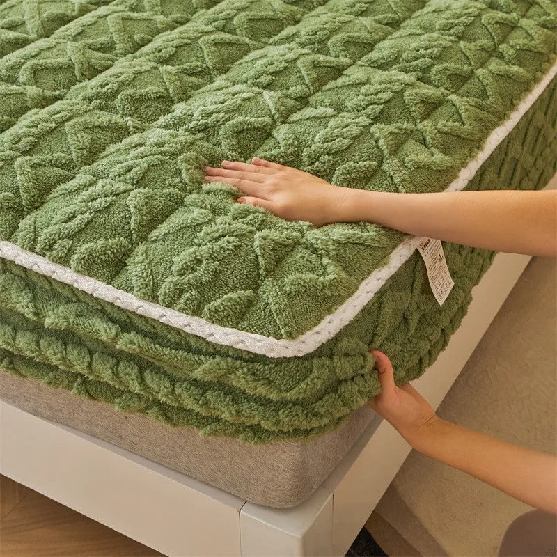 Milk Velvet Mixed With Cotton Home Bed Sheet Thickened Bed Cover Winter Velvet Mattress Coral Velvet Protective Bed Cover ZF606.