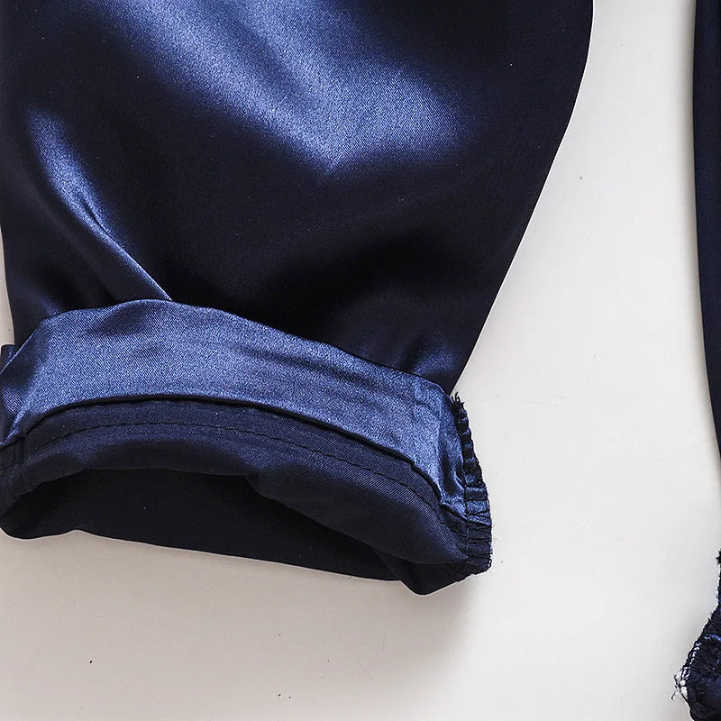 Koreanische Version des Kinder-Pyjama-Sets aus Seidensatin mit langen Ärmeln und Hose, zweiteiliges einfarbiges Cartoon-Set für männliche Babys.