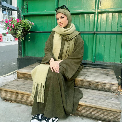 2025 New Arrival Turkey Dubai Muslim Winter Abaya Corduroy Women Closed Abaya Loose Daily Wear Muslim Long Winter Dress.