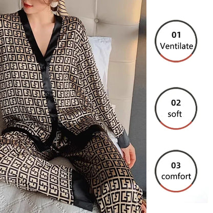 2PcsLarge Größe Frauen Pyjamas Set Gedruckt Homewear Eis Seide Lange Ärmeln Lange Hosen Student Pyjamas Schwarz Strickjacke kann Getragen Werden.