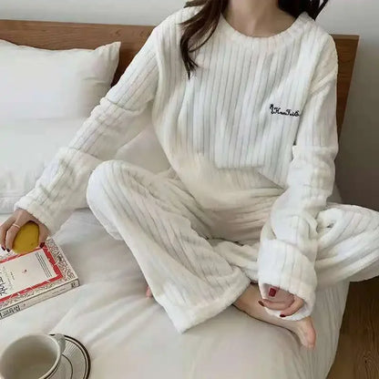 Winter frauen Neue Pyjamas Korallen Samt Casual Pyjamas Gepolsterte Loungewear Loungewear Sets Warme Kleidung Für Herbst Und Winter.