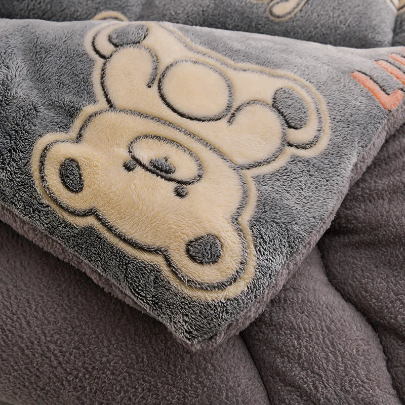 1Pc Snowflake Velvet Skin-Friendly Milk Velvet Quilt Quilt Core Suitable for Bedroom Apartment Winter Thickeneded Warm Comfortable Fashion Print Ins Style 1.5/1.8/2/2.2m Bed.