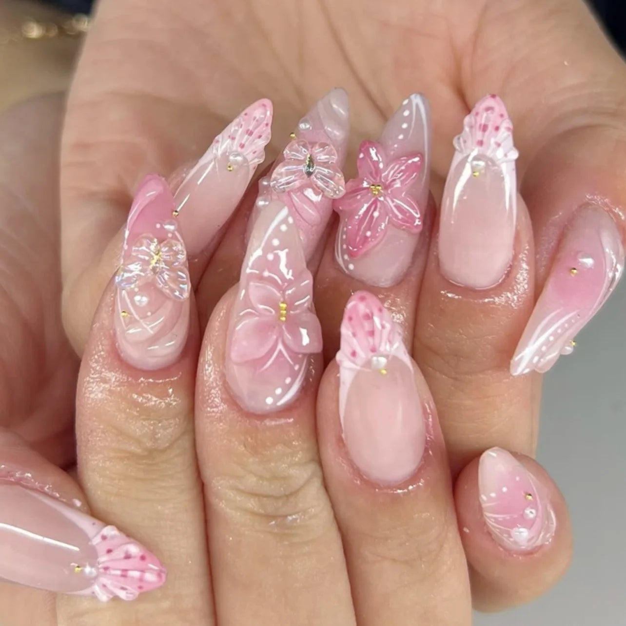 24Pcs Pink Almond False Nails Butterfly Ballet with French Design Wearable Fake Nails Simple Artificial Press on Nails Tips Art.