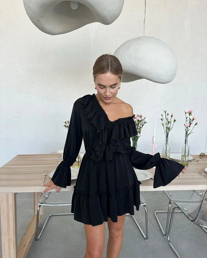 Glänzendes gekräuseltes weißes Mini kleid mit V-Ausschnitt, weibliches Patchwork, langärmliges, elegantes Verband-Mode kleid, hoch tailliertes Schnür kleid für Frauen