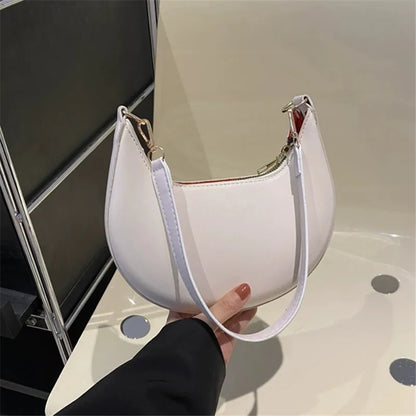 New Fashionable High-end Moon-shaped Baseball Bag, Showing Luxury, Women's Single Shoulder Bag.