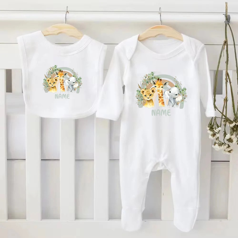 Personalisierte Baby-Lätzchen und Strampler, 2-teiliges Set, individuelles Tier mit Namen, Baby-Baumwoll-Lätzchen, Neugeborenen-Overall, Wild One-Geschenke für die Babyparty.