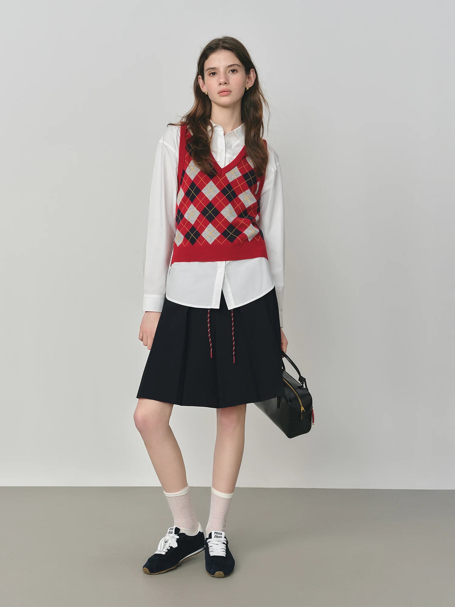 FSLE Plaid Rot Grau V-ausschnitt Gestrickte Weste Top für Frauen 2025, Herbst Neue Ankunft Retro College Stil Oberbekleidung Weste 25FS13248.