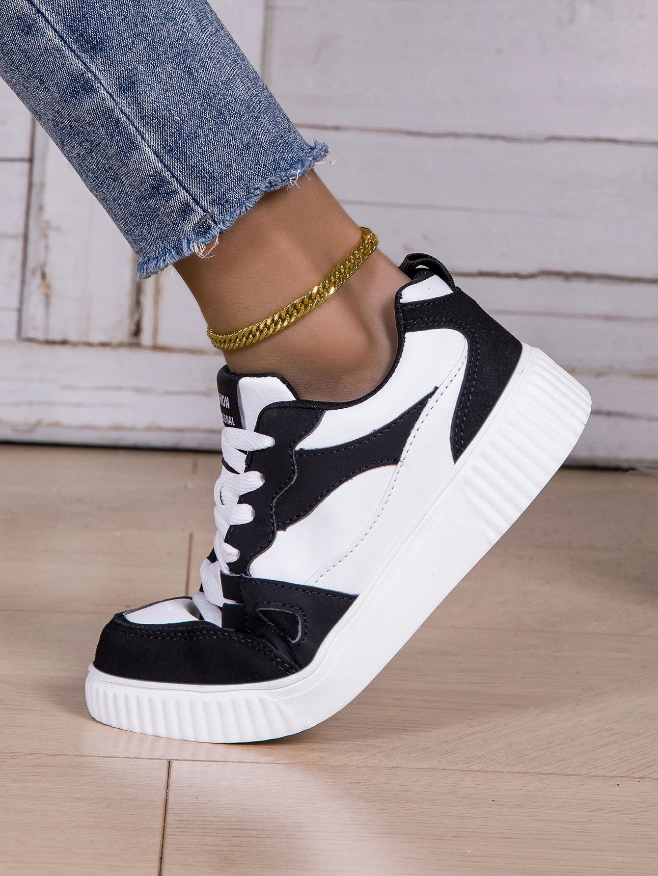 Women Shoes Skateboarding Shoes For Men Fashion Sneakers Lightweight White Black Sports Running Outdoor Casual Shoes Size36-46.