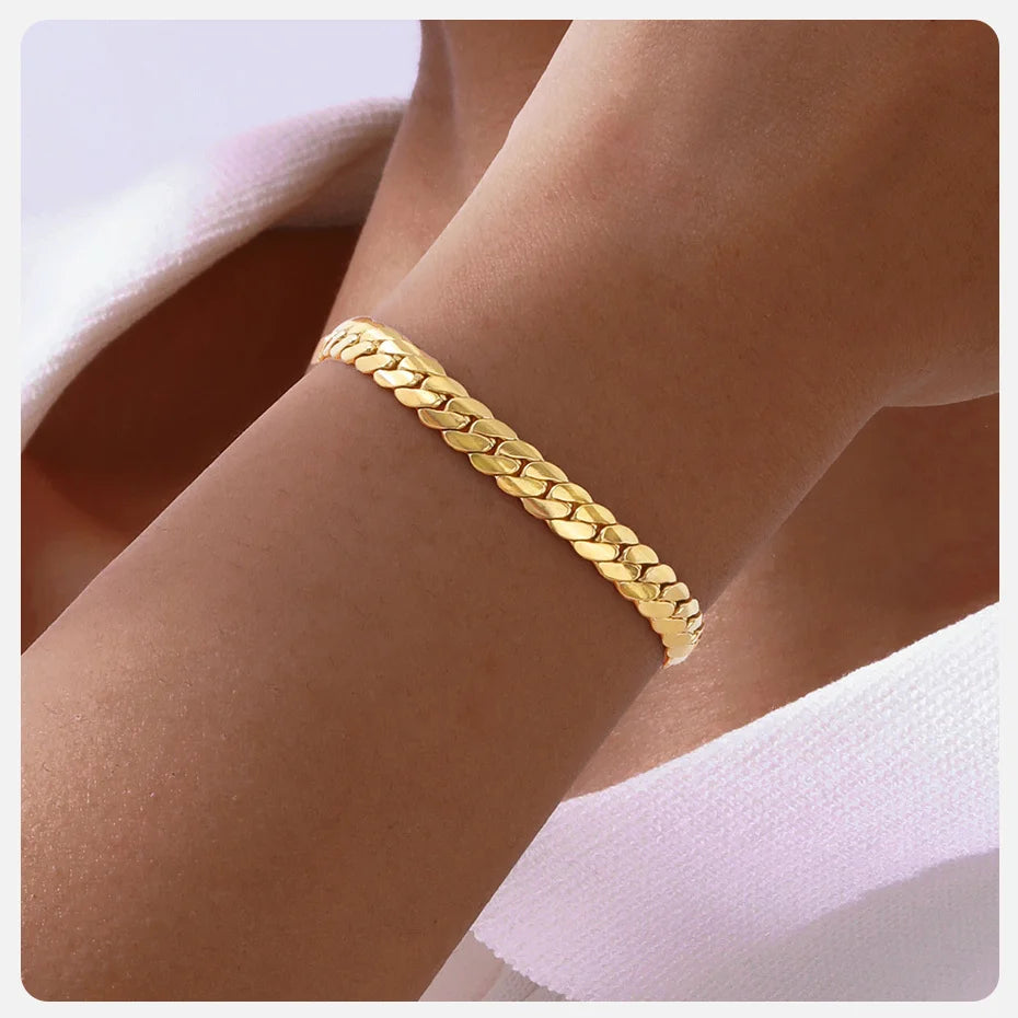 Vnox 6mm Flat Cuban Chain Bracelets for Women Girls, Macrame Edge Curb Links Bracelet,Gold Plated Stainless Steel with K18 Stamp.