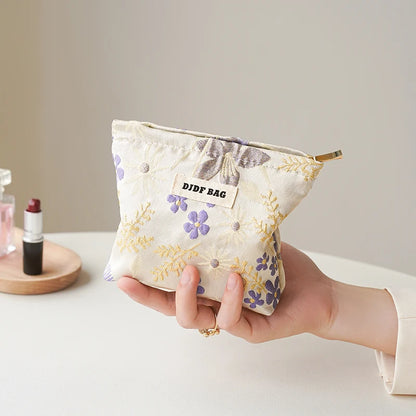 White Embroidery Daisy Women's Makeup Bag Portable Coin Purse Key Case Cosmetics Lipstick Storage Bag Commuter Liner Bag Ins