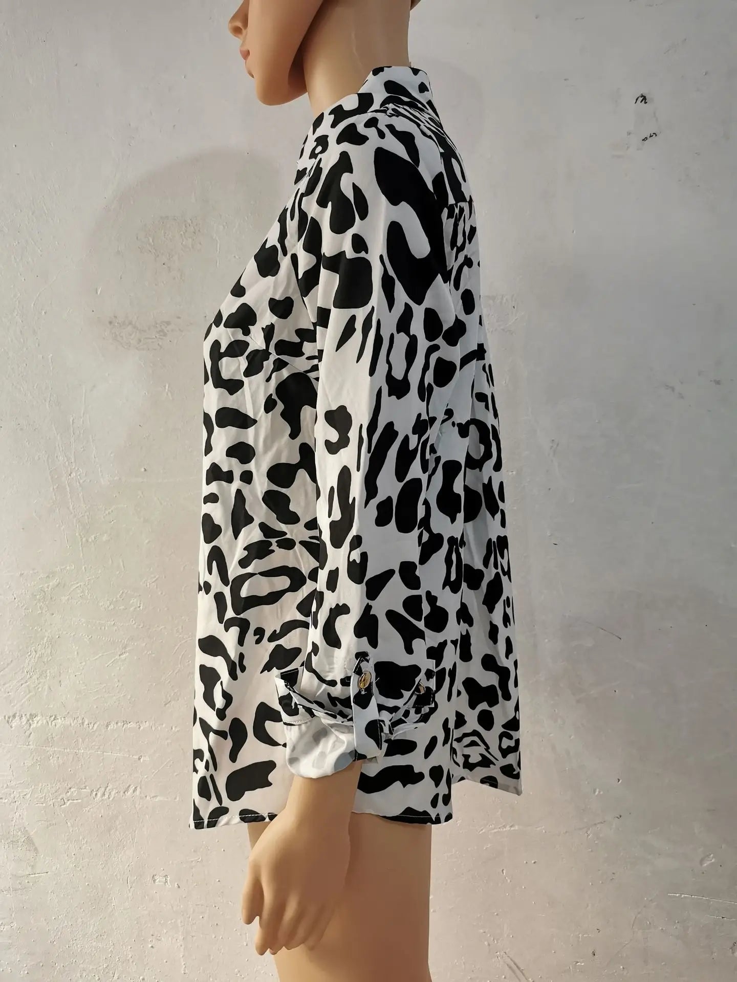 Blue Women's Long-sleeved Shirt, Single-breasted Collar Commuter Shirts, White and Black Slim-fit Top.