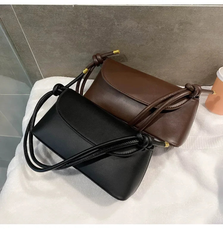 Internet celebrity retro small bag for women in autumn and winter, new trendy crossbody bag, fashionable one shoulder small bag.