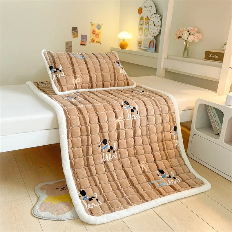 Winter Soft Thick Flannel Mattress Toppers Dormitory Single Double Bedspread Warm Bed Sheets Mattress Cover Fold Tatami Thin Mat