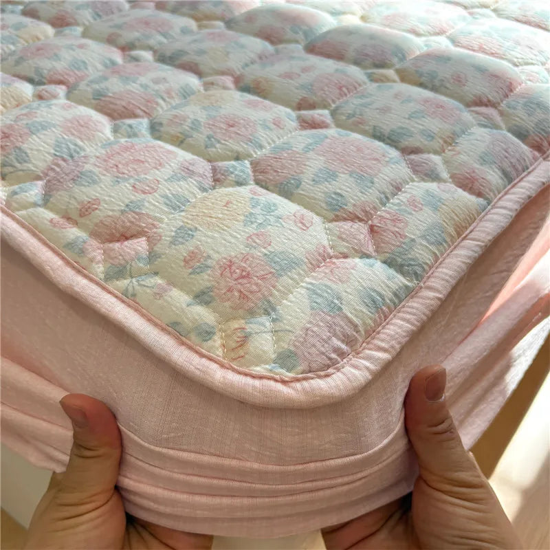 1pc Thicken Bed Cover Cartoon Print Bedspread Non-slip Mattress Protector Quilted Soft Bed Linen 매트리스 커버 (No Pillowcase).