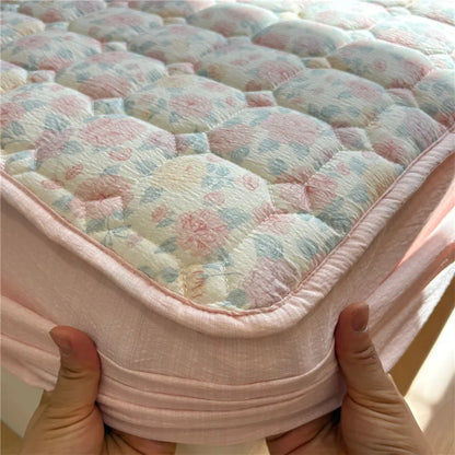 1pc Thicken Bed Cover Cartoon Print Bedspread Non-slip Mattress Protector Quilted Soft Bed Linen 매트리스 커버 (No Pillowcase).