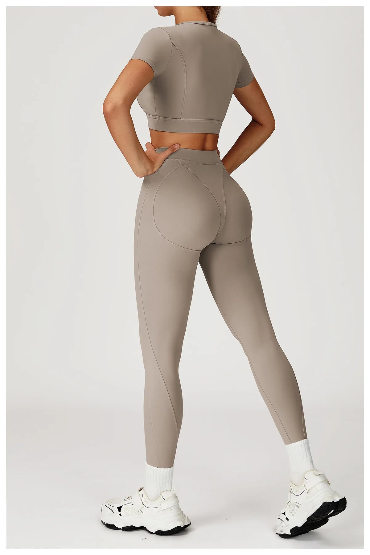 Customized LOGO women's new nude yoga suit tight shock-proof sports running outdoor fitness yoga suit two-piece set.