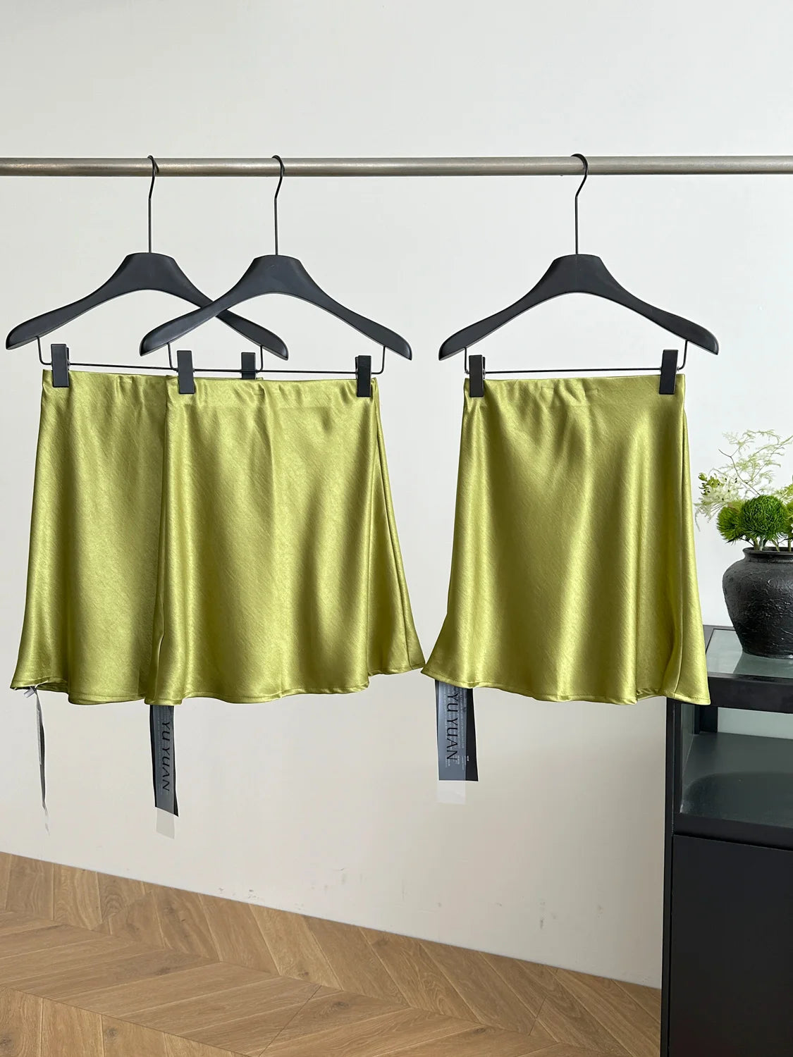 Women's Summer Elegant Acetate Short Meimard Short Skirt Lady Streetwear High Waist Slim Fishtail Mini Skirt.