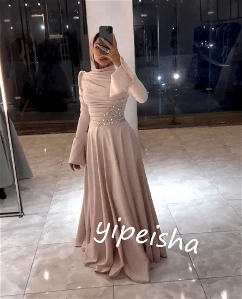 Maßgeschneidertes Jersey-Quinceanera-Kleid mit Falten und Strasssteinen, A-Linie, hoher Kragen, maßgeschneidertes Anlasskleid, lange Kleider.