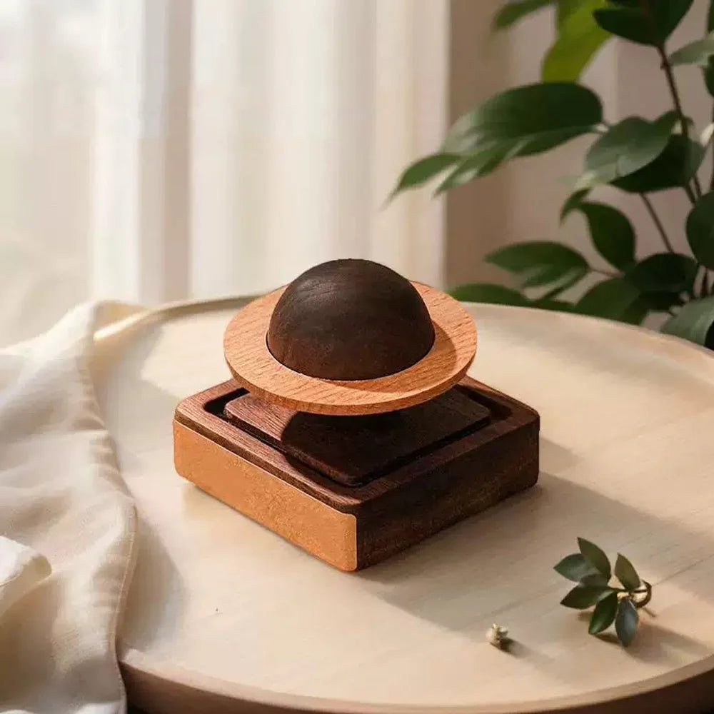 Exquisite Planet Essential Oil Diffuser for Indoor Car Decoration Wood Fragrance Vaporizer.
