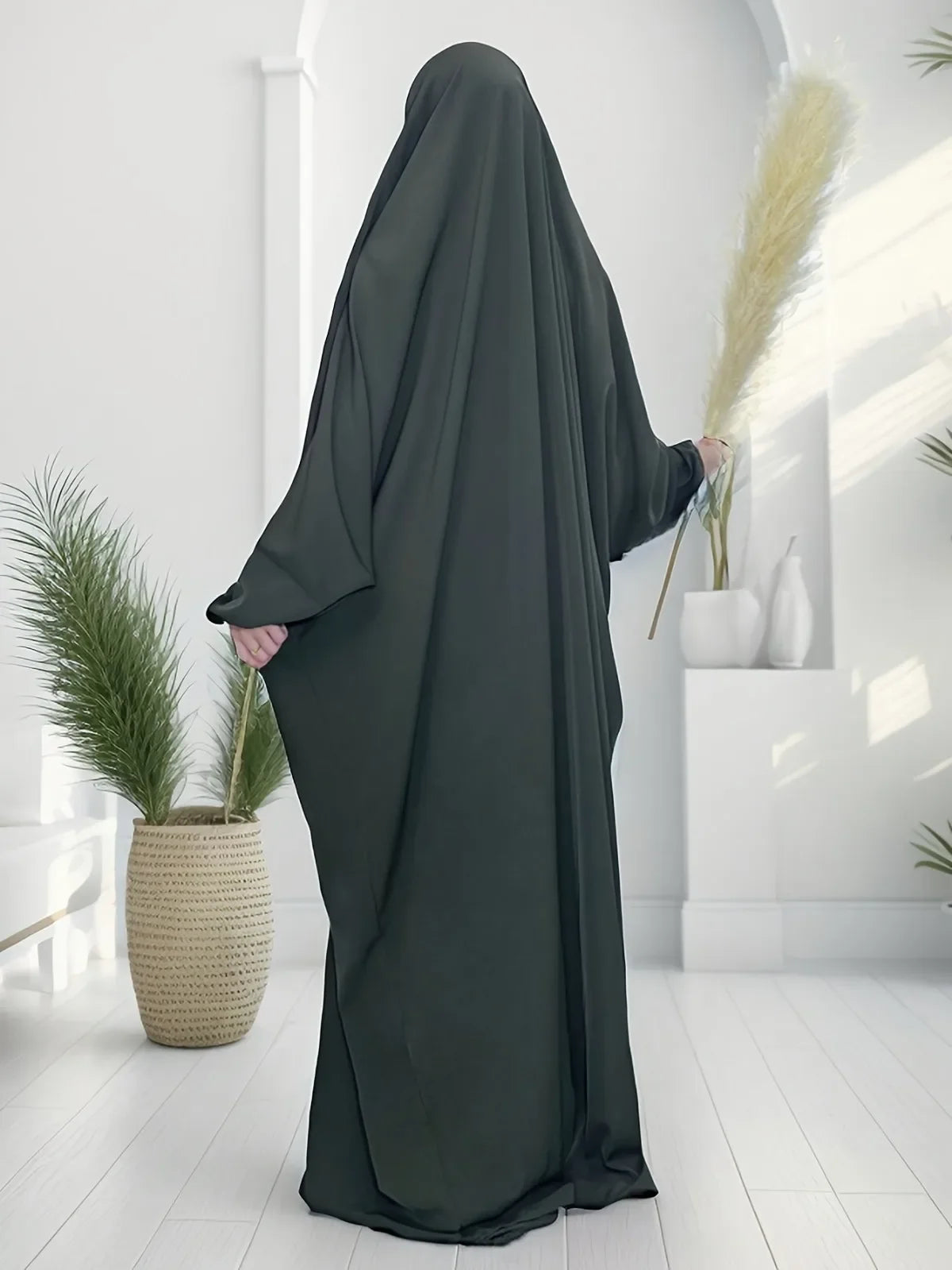 Women's Traditional Arabian Batwing Sleeve Abaya Muslim Loose Maxi Length Dress Women Jilbabs.
