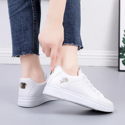 Spring Women Casual Shoes White Breathable Embroidered Flower Lace-Up Women Sneakers Fashion Korean version Women Tennis shoes.