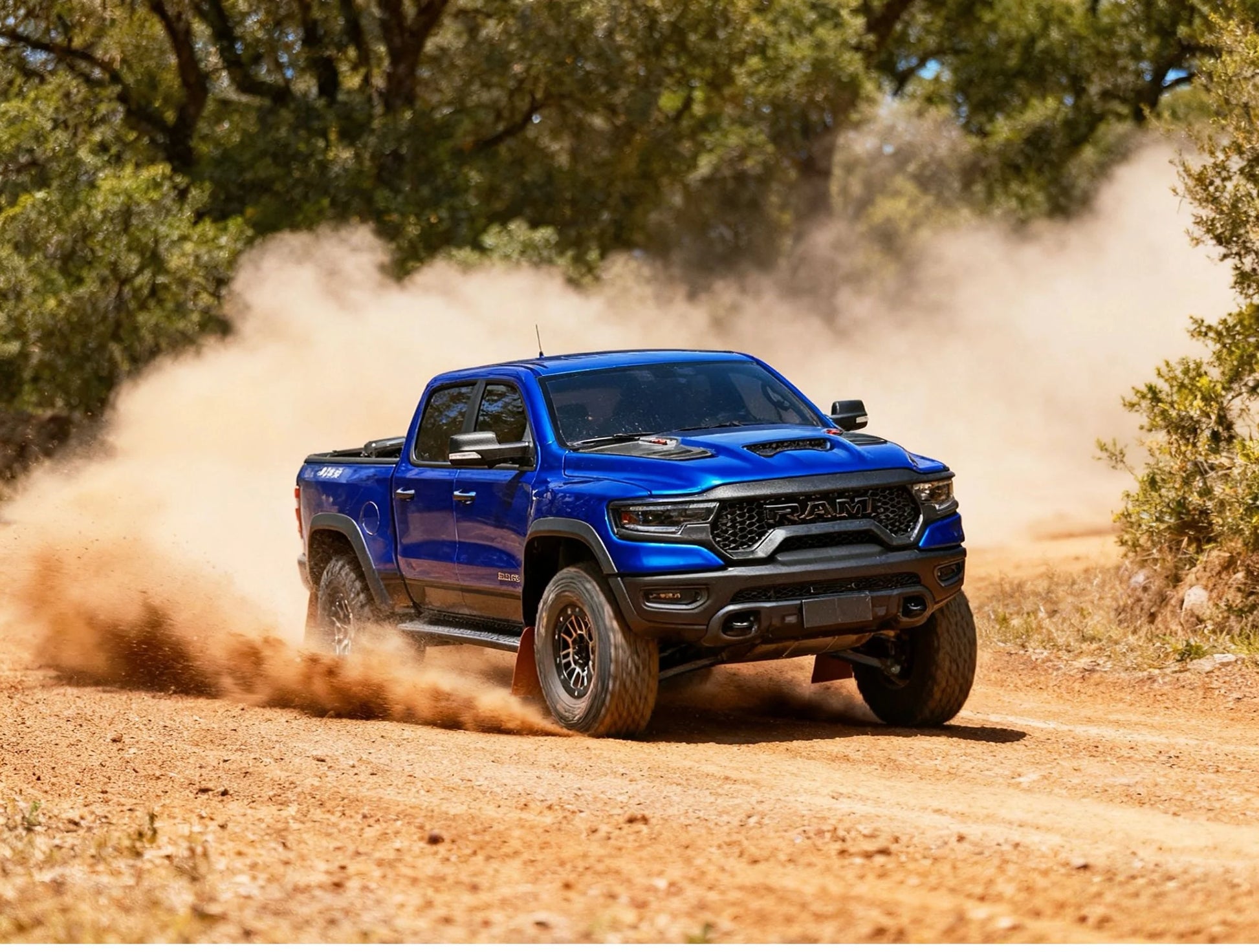 KM Thunder Dodge Tyrannosaurus RAM 1500 Simulation 1/8 Remote Control Electric 4WD Climbing Vehicle Pickup Off road Vehicle.