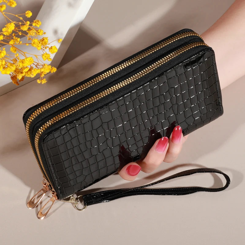 Chic Vintage Double Layer Clutch Wallet - Retro Zipper Coin Purse & Wristlet - Fashionable Womens Accessory with Secure Storage.
