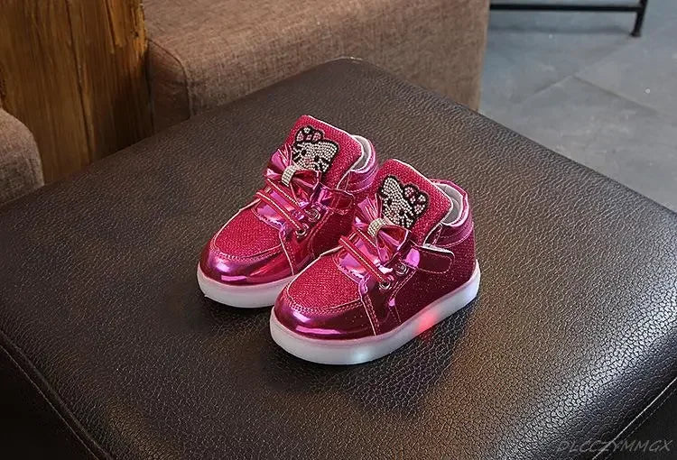 New Children Luminous Shoes Boys Girls Sport Running Shoes Baby Flashing Lights Fashion Sneakers Toddler Little Kid LED Sneakers.