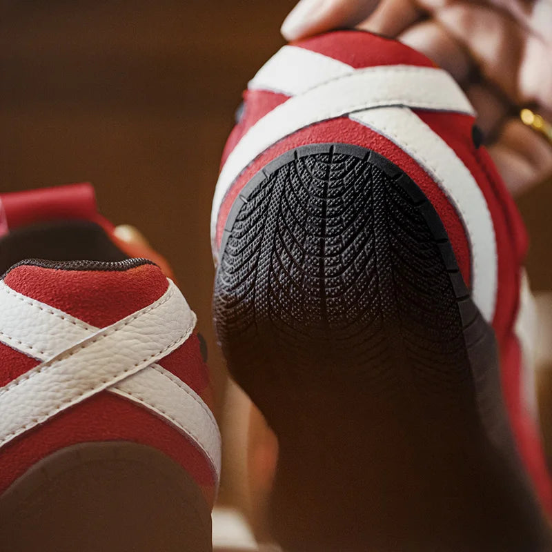 Maden Vintage Patchwork Rot Racing Sneakers Unisex Sommer Atmungsaktive Deutsche Trainer Schuhe Dünne Sohle Casual Lace-Up Sportliche Schuhe.